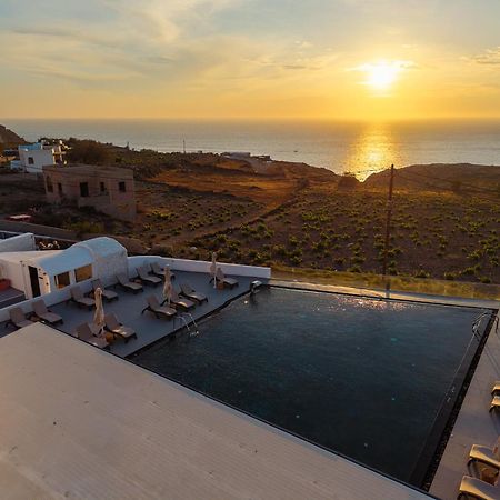 Serenita Luxury Suites Akrotírion 外观 照片