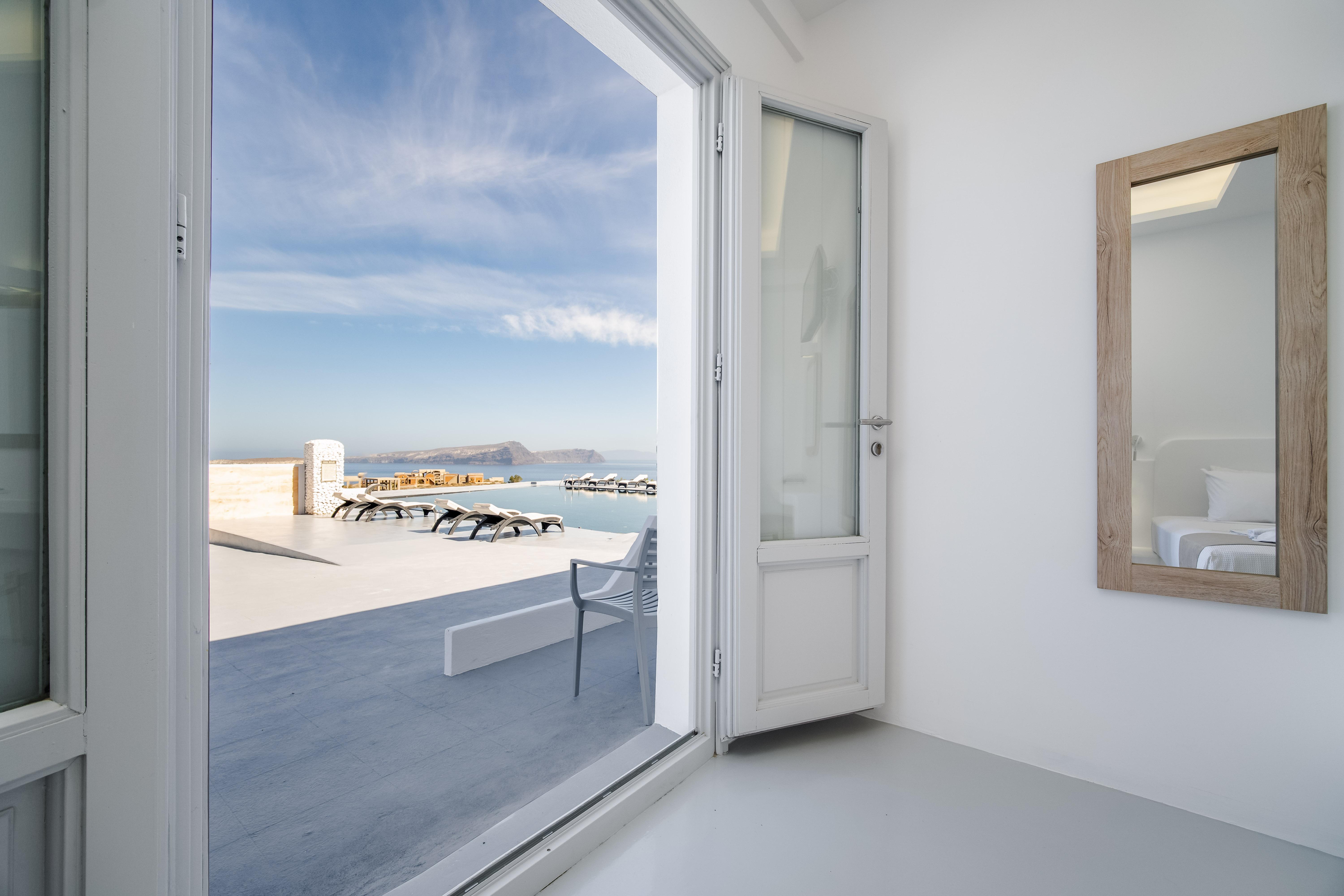 Serenita Luxury Suites Akrotírion 外观 照片