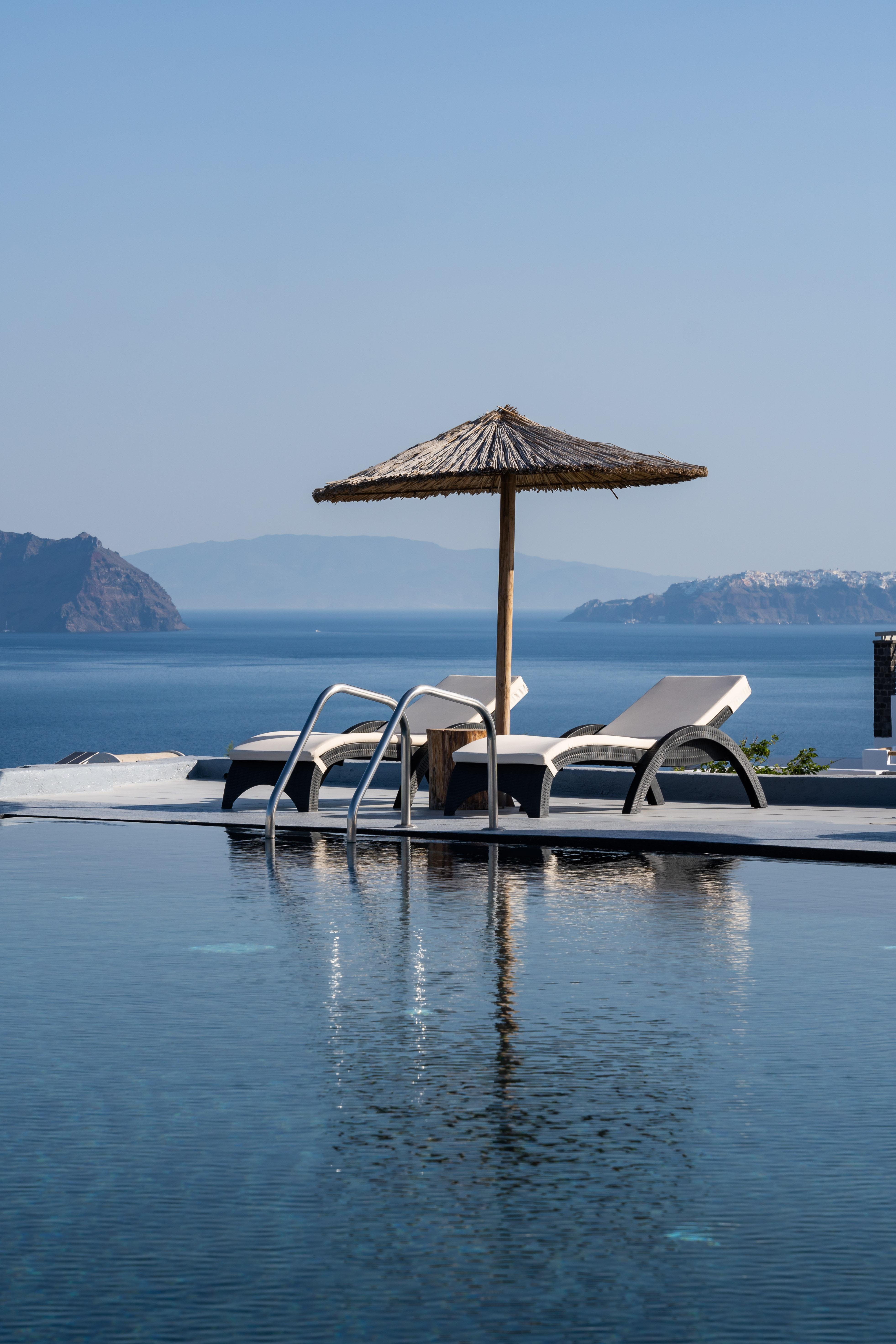 Serenita Luxury Suites Akrotírion 外观 照片