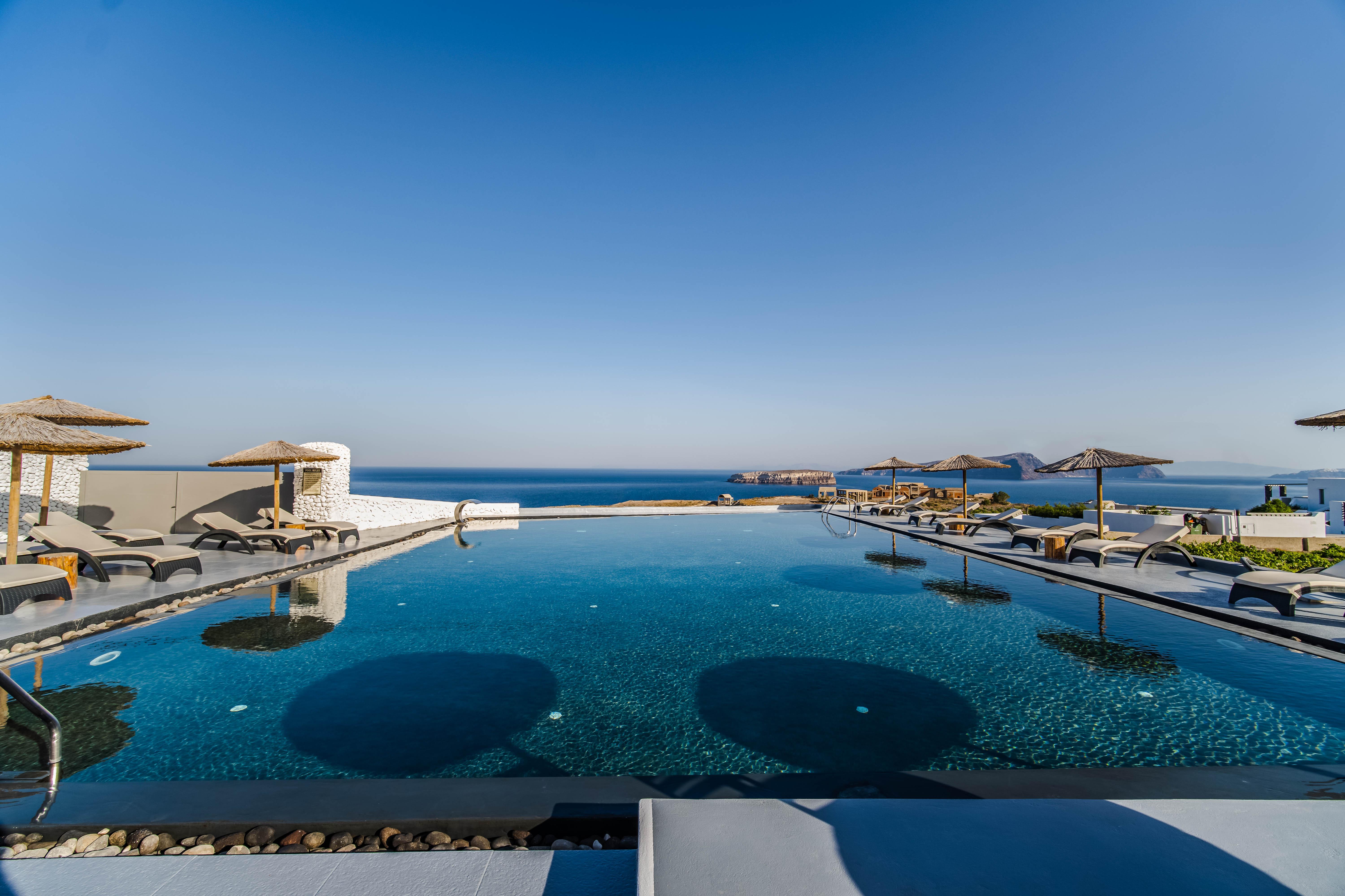 Serenita Luxury Suites Akrotírion 外观 照片