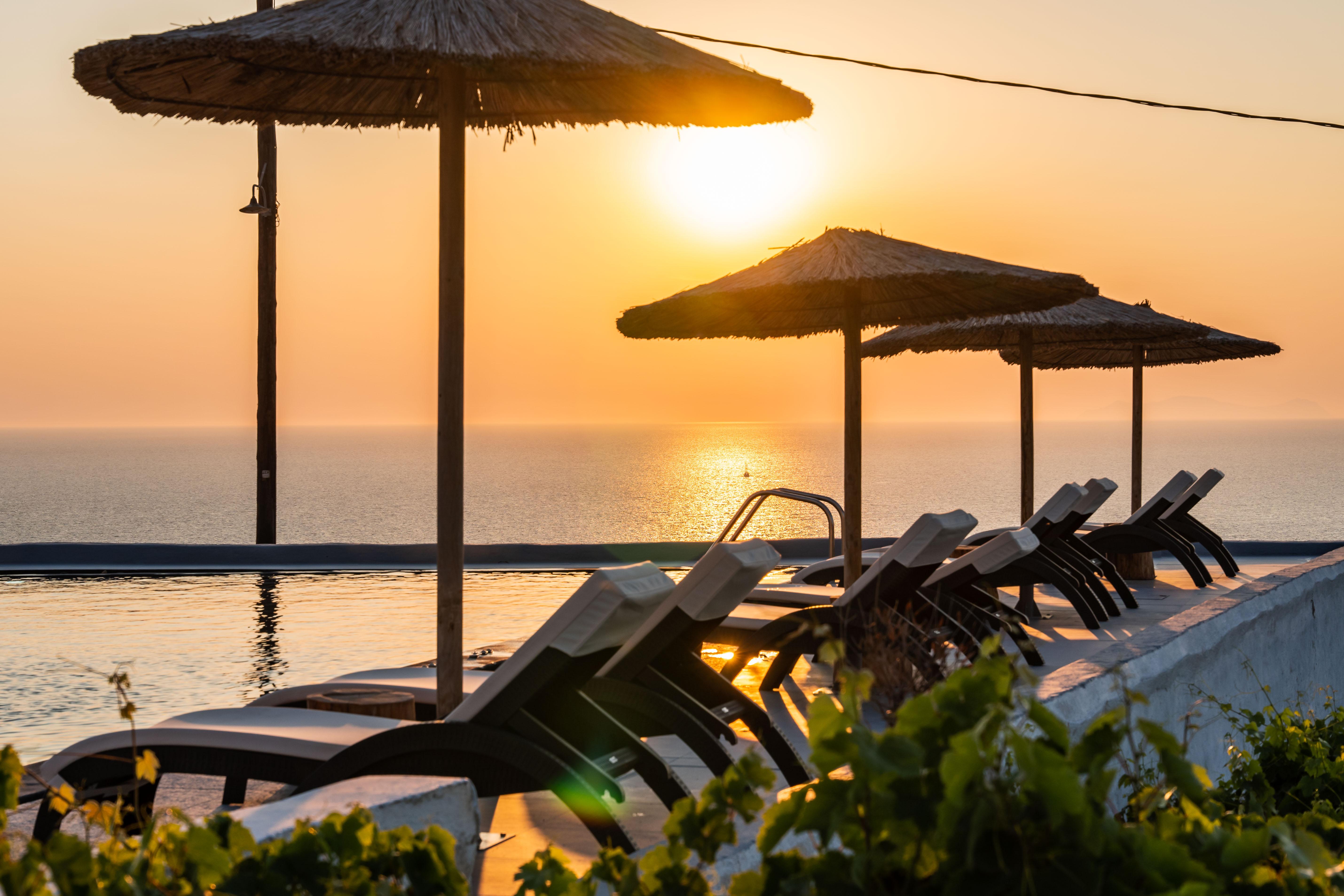 Serenita Luxury Suites Akrotírion 外观 照片