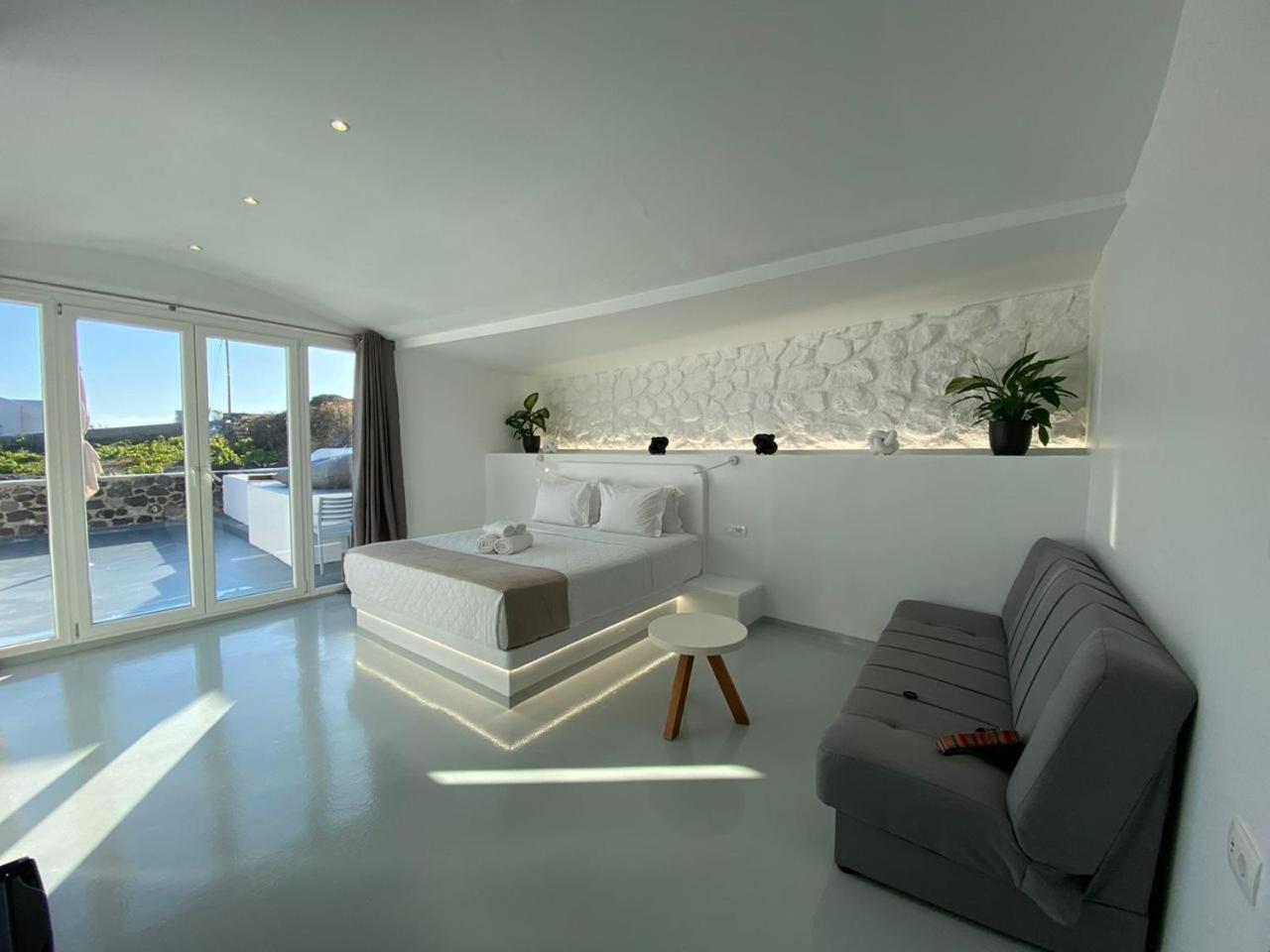 Serenita Luxury Suites Akrotírion 外观 照片