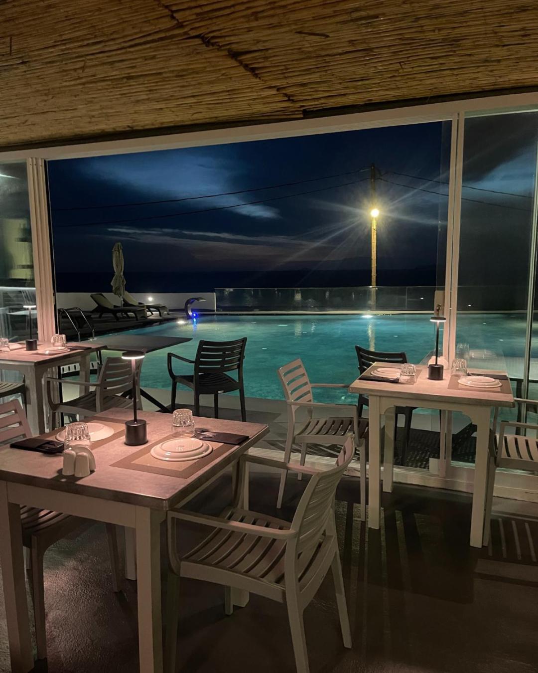 Serenita Luxury Suites Akrotírion 外观 照片