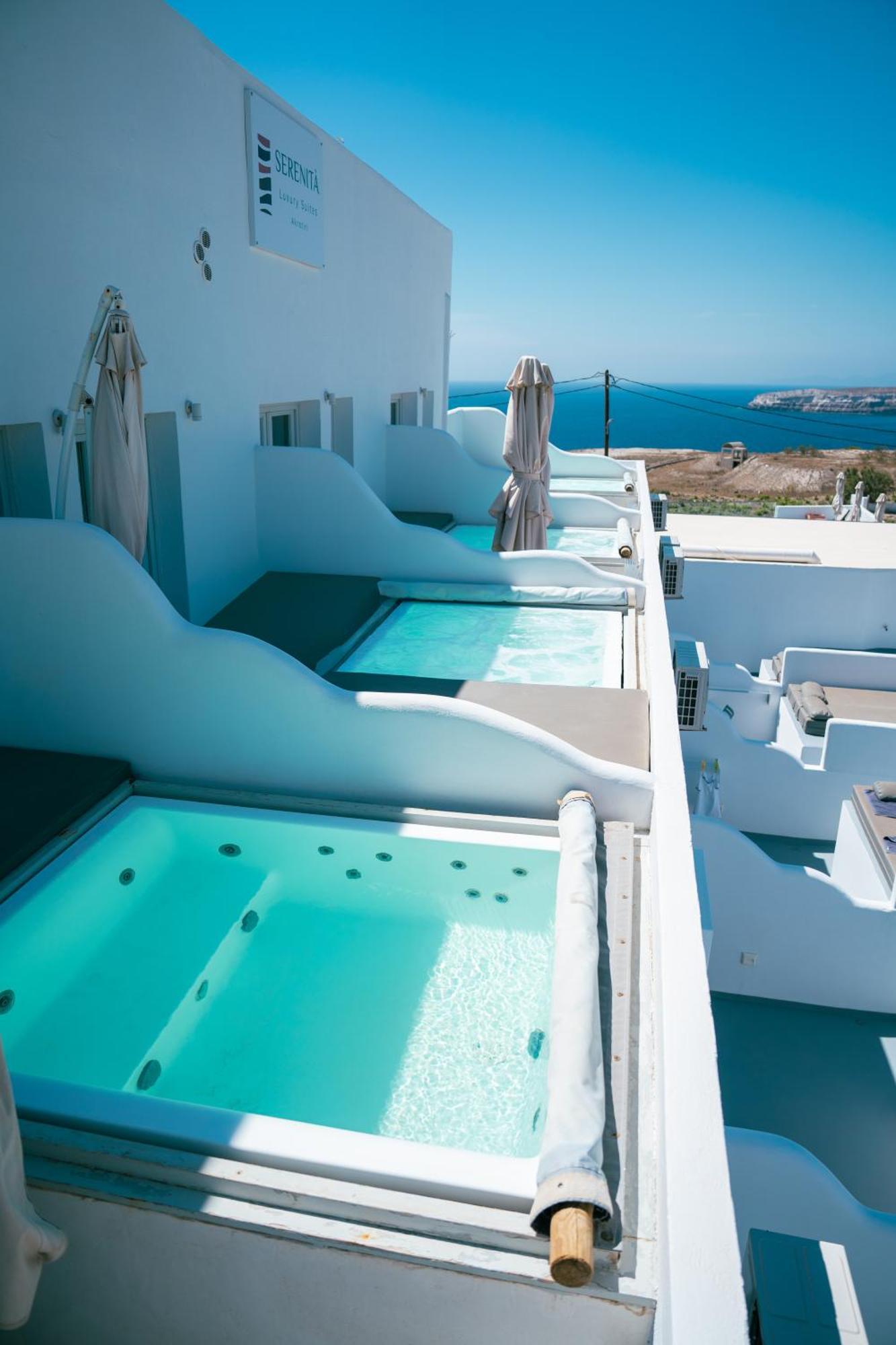 Serenita Luxury Suites Akrotírion 外观 照片