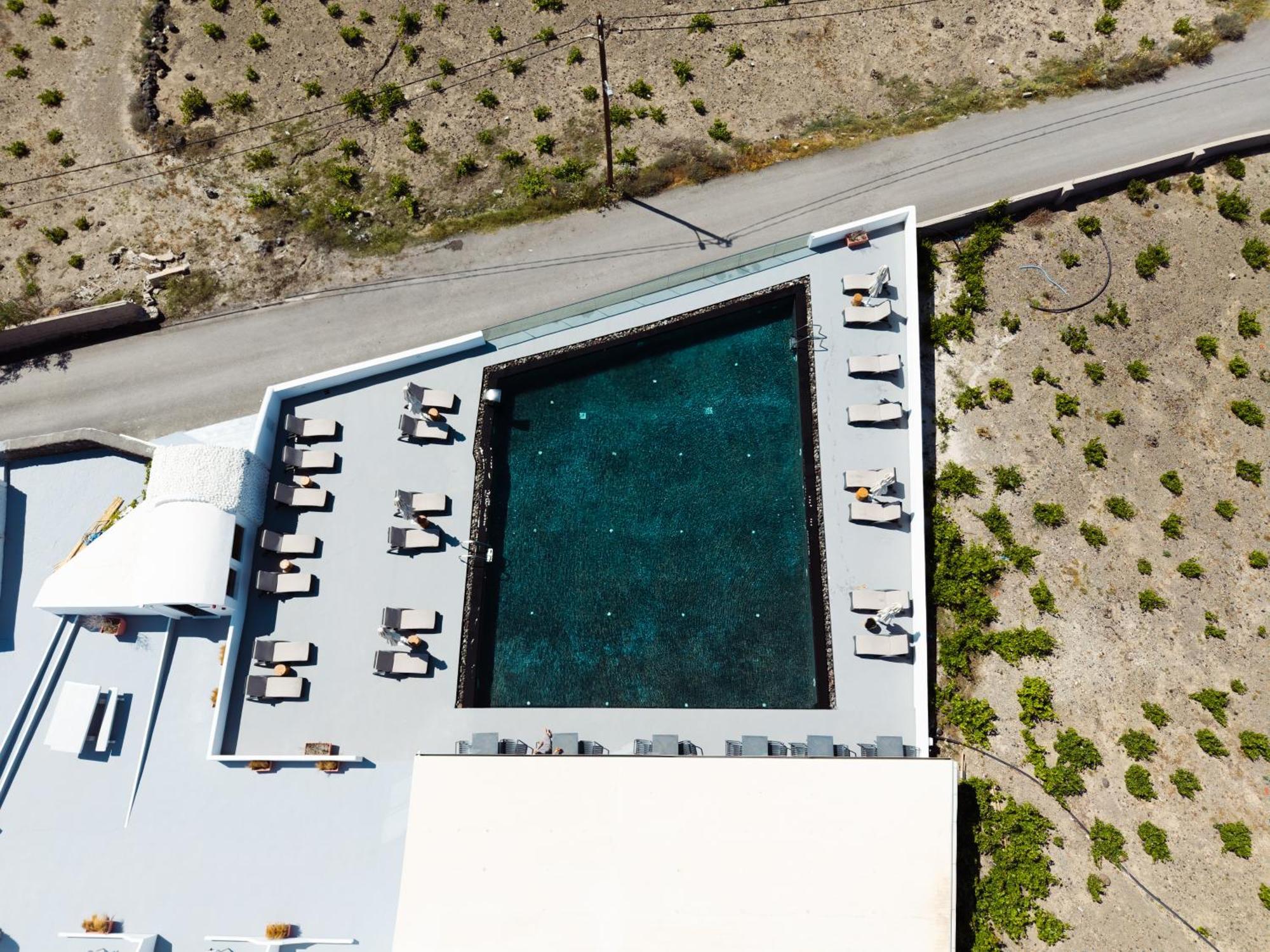 Serenita Luxury Suites Akrotírion 外观 照片