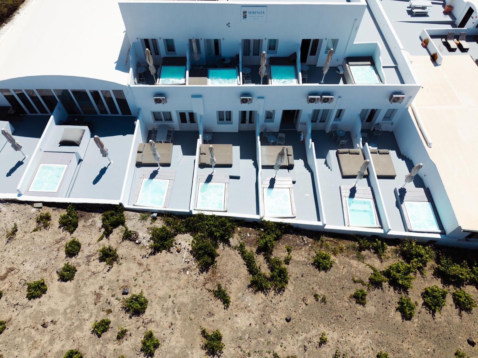 Serenita Luxury Suites Akrotírion 外观 照片
