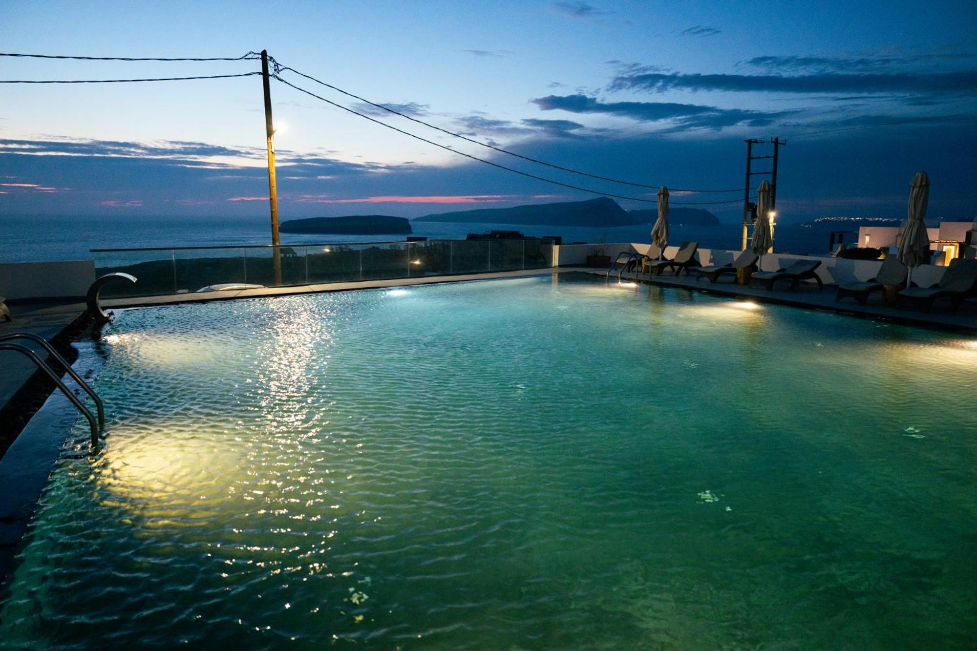 Serenita Luxury Suites Akrotírion 外观 照片